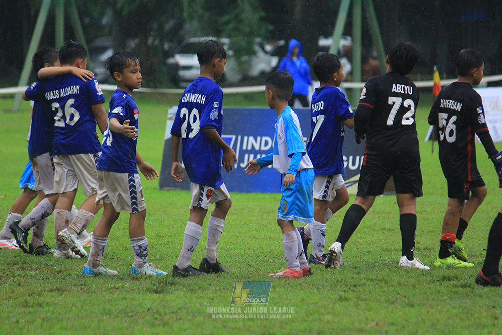 ijl u11 110126 proball football vs fifa farmel