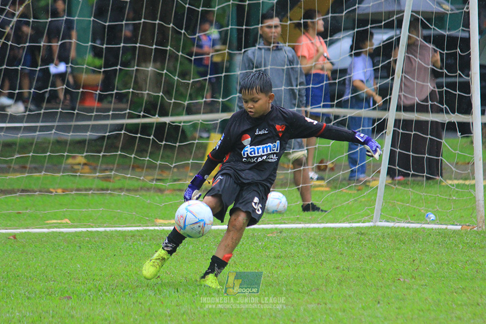 ijl u11 110126 proball football vs fifa farmel