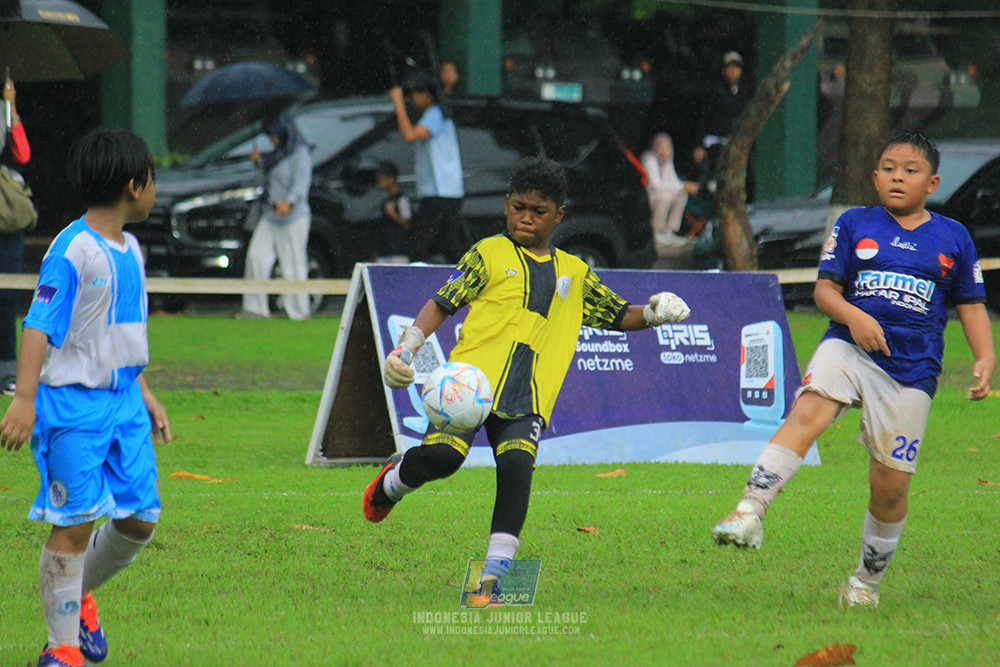 ijl u11 110126 proball football vs fifa farmel