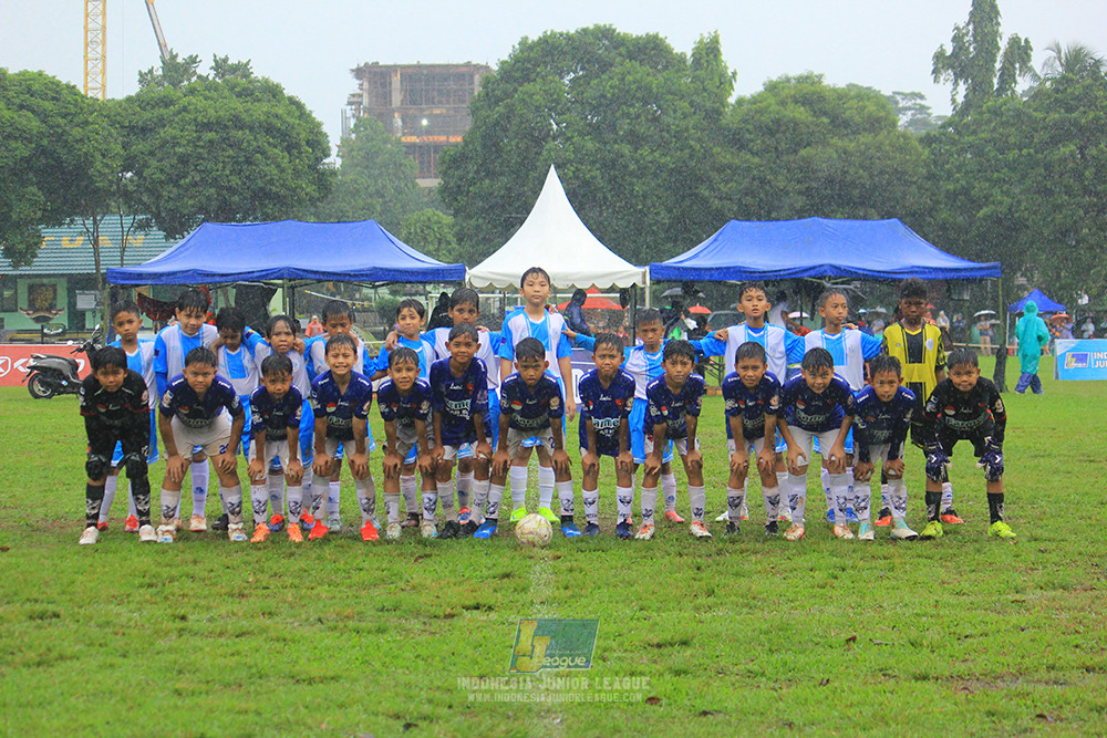 ijl u11 110126 proball football vs fifa farmel