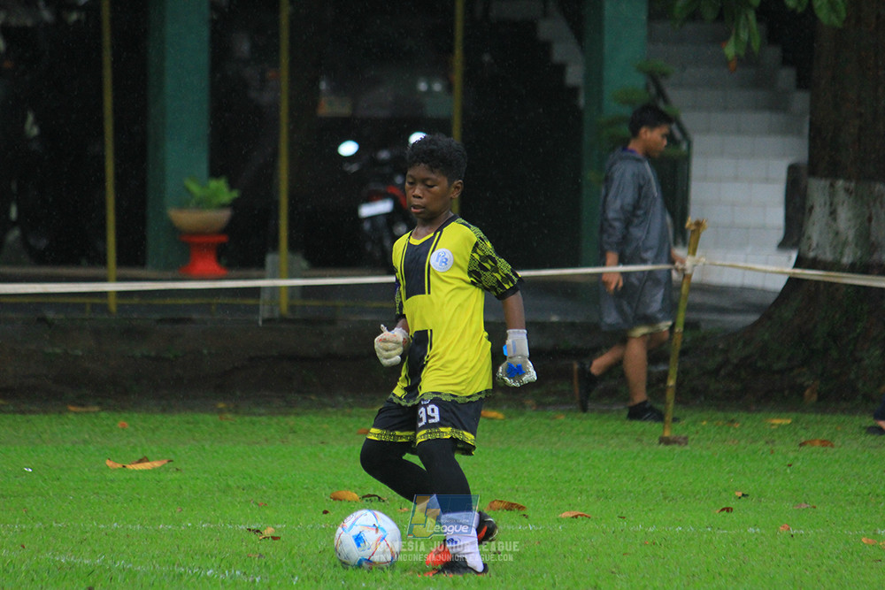 ijl u11 110126 proball football vs fifa farmel