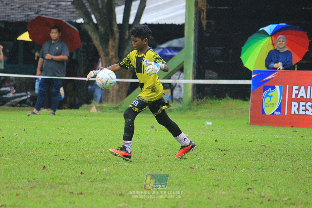 ijl u11 110126 proball football vs fifa farmel