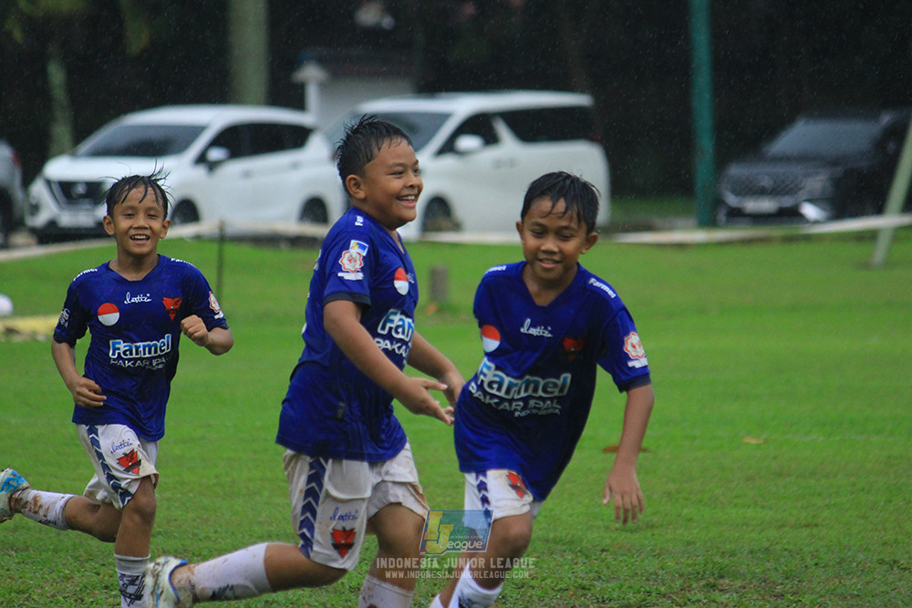 ijl u11 110126 proball football vs fifa farmel