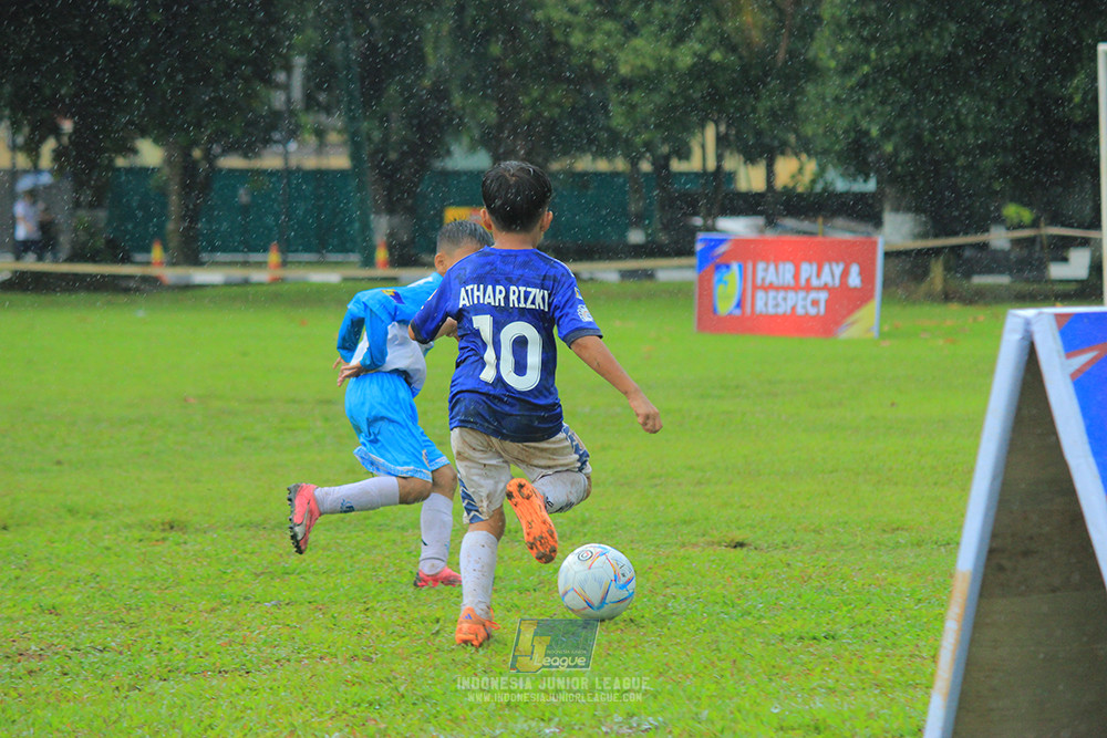 ijl u11 110126 proball football vs fifa farmel