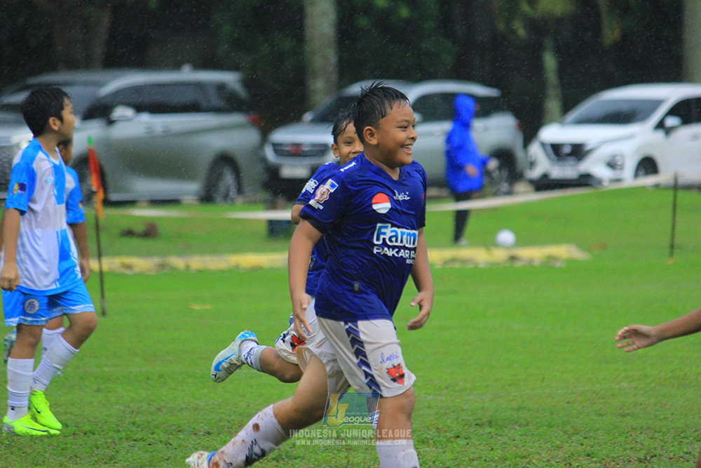 ijl u11 110126 proball football vs fifa farmel