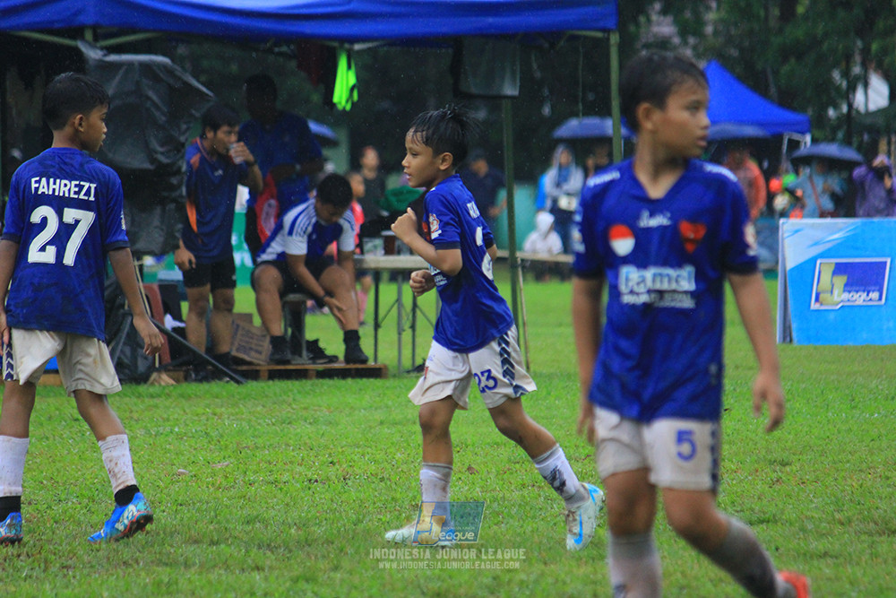 ijl u11 110126 proball football vs fifa farmel