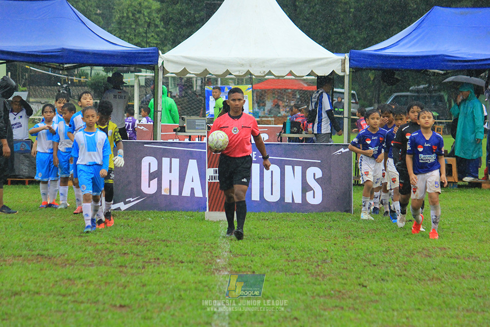 ijl u11 110126 proball football vs fifa farmel