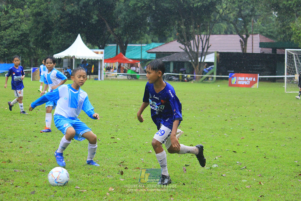 ijl u11 110126 proball football vs fifa farmel