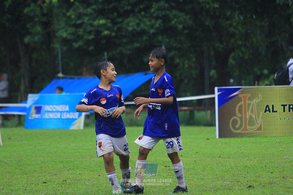 ijl u11 110126 proball football vs fifa farmel