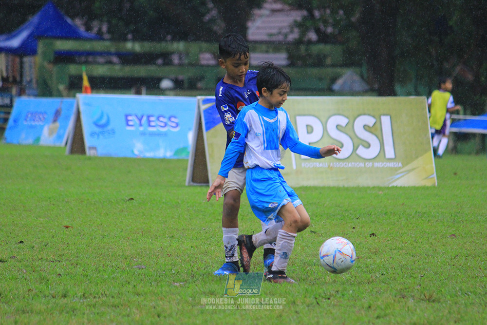 ijl u11 110126 proball football vs fifa farmel