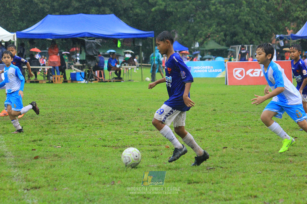 ijl u11 110126 proball football vs fifa farmel