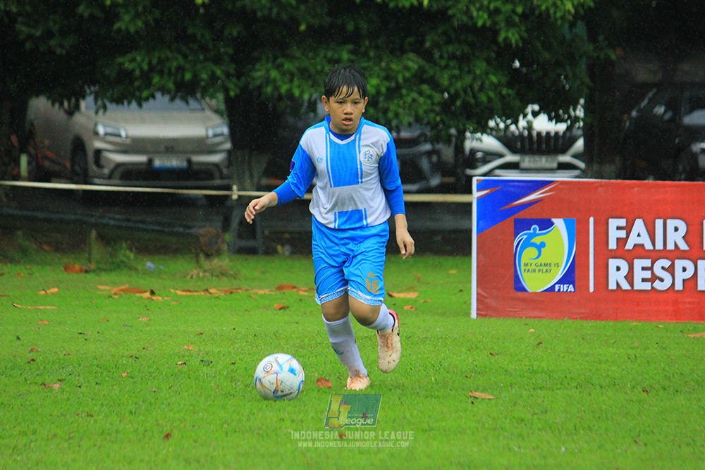 ijl u11 110126 proball football vs fifa farmel