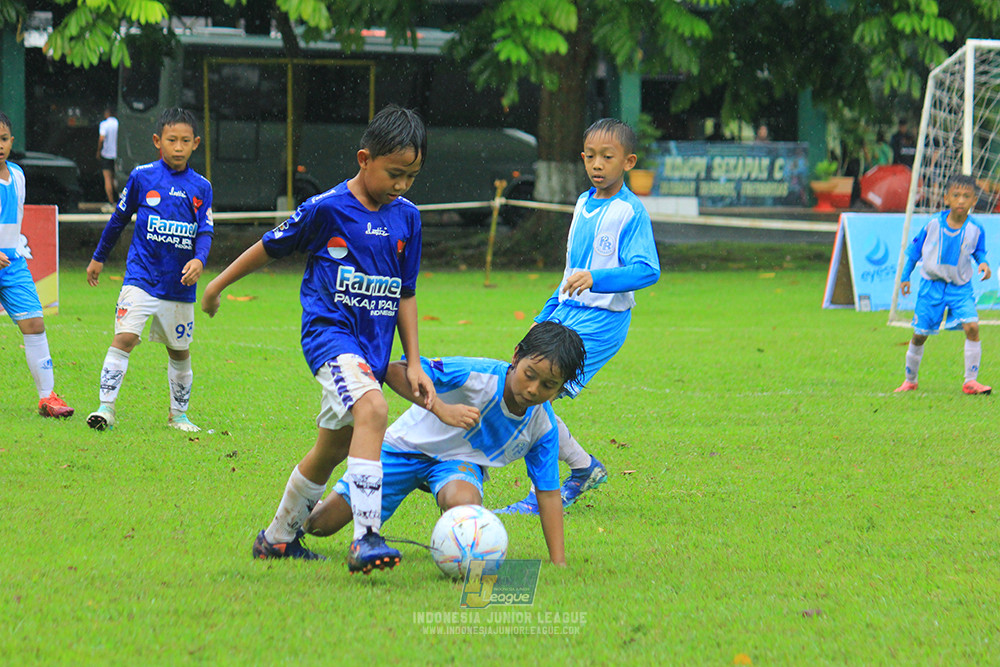 ijl u11 110126 proball football vs fifa farmel
