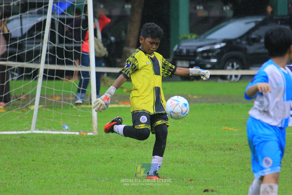 ijl u11 110126 proball football vs fifa farmel