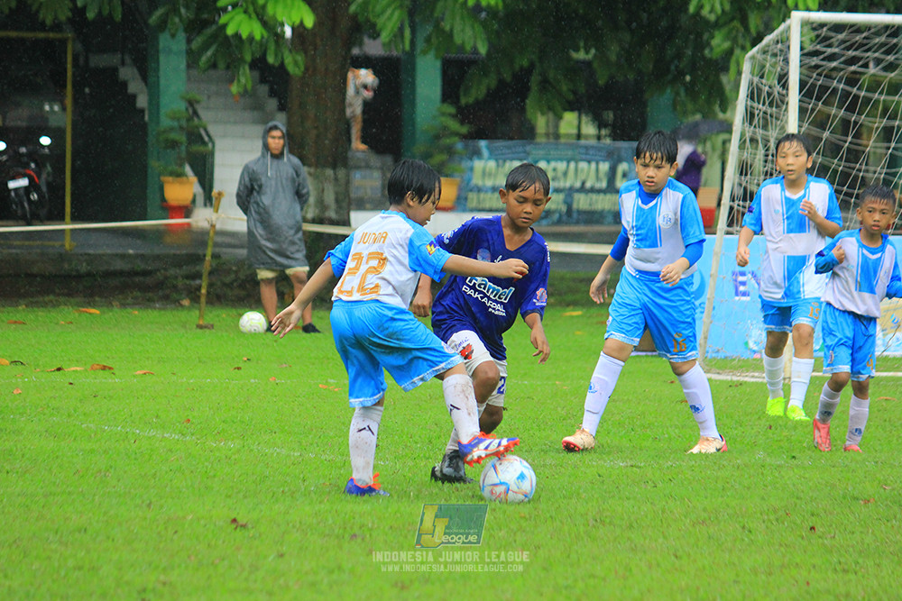 ijl u11 110126 proball football vs fifa farmel