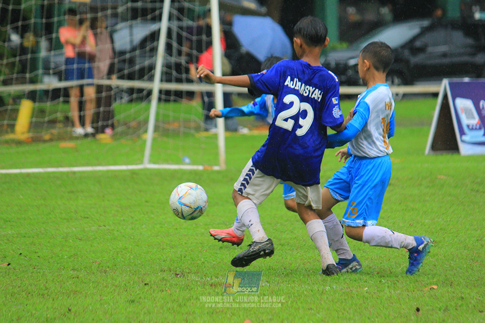 ijl u11 110126 proball football vs fifa farmel