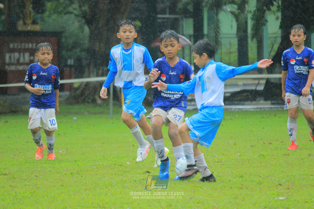 ijl u11 110126 proball football vs fifa farmel