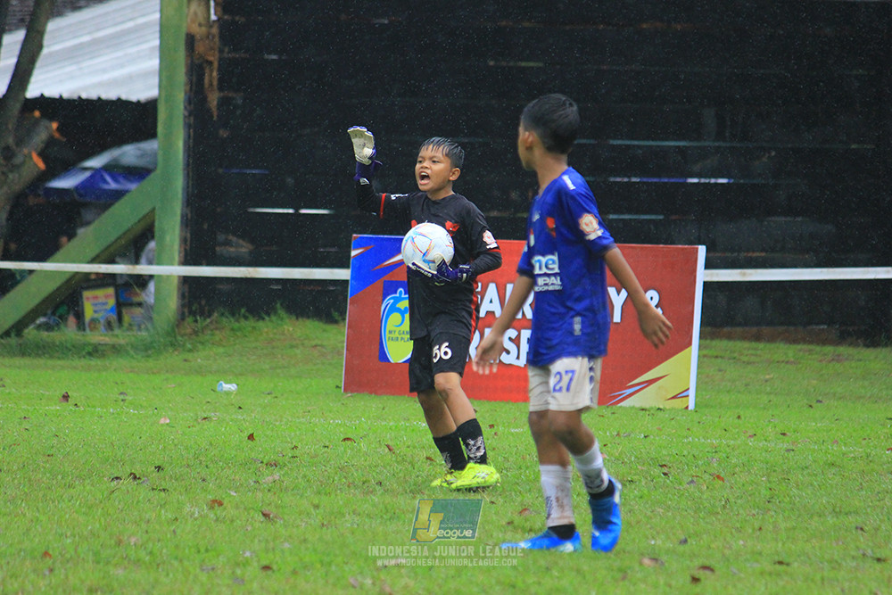 ijl u11 110126 proball football vs fifa farmel