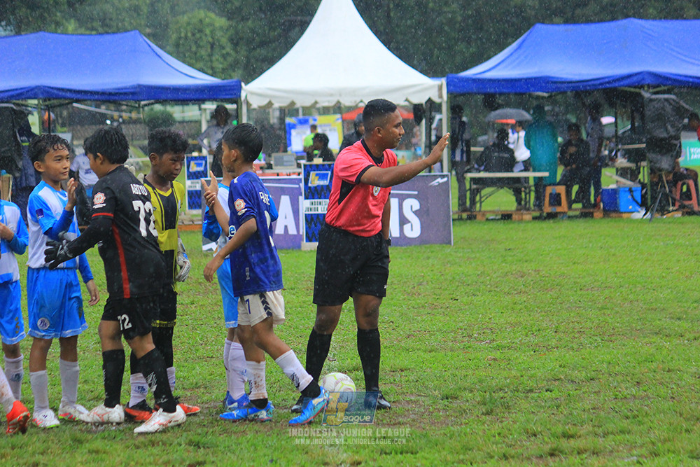 ijl u11 110126 proball football vs fifa farmel