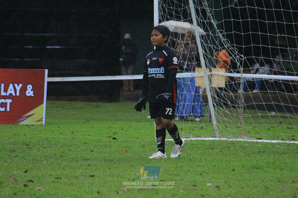 ijl u11 110126 proball football vs fifa farmel