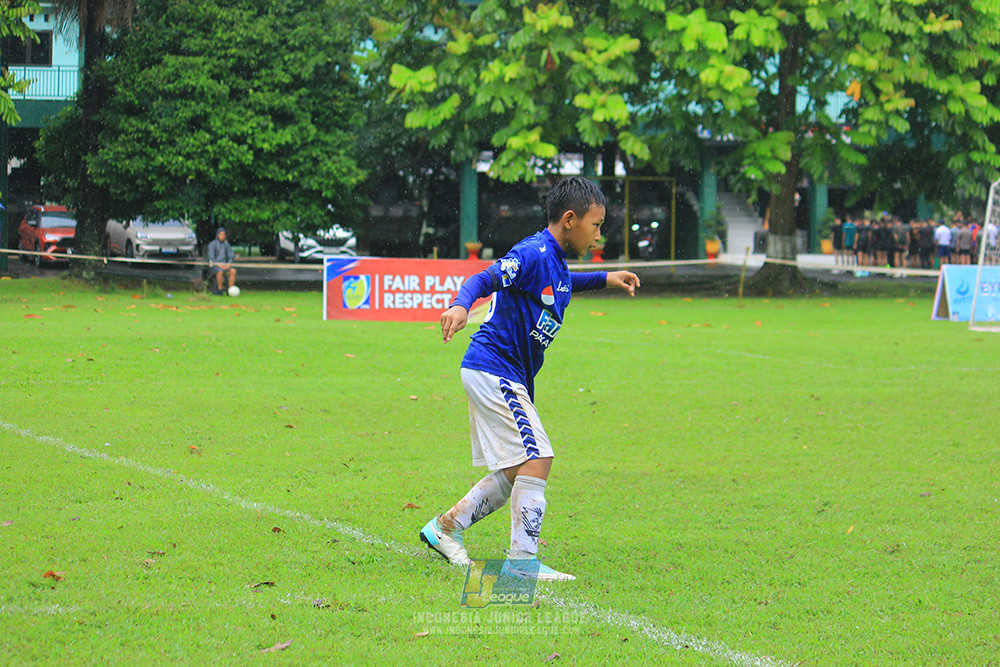 ijl u11 110126 proball football vs fifa farmel