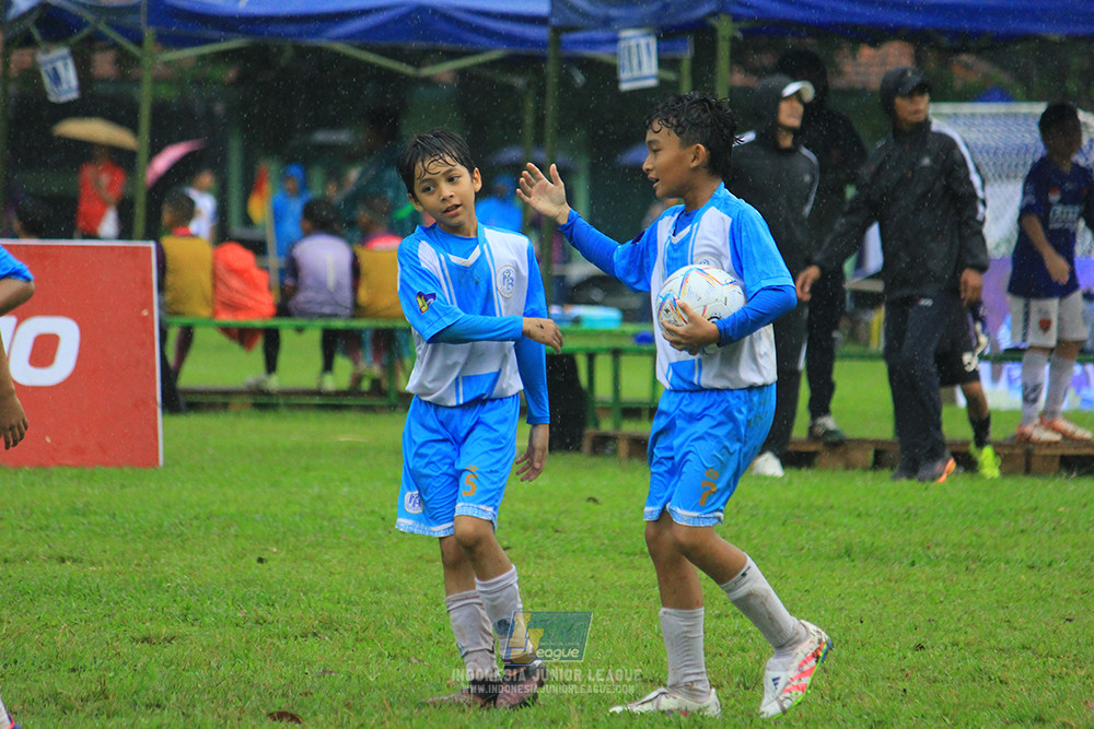 ijl u11 110126 proball football vs fifa farmel