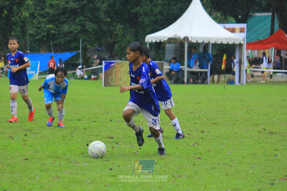 ijl u11 110126 proball football vs fifa farmel