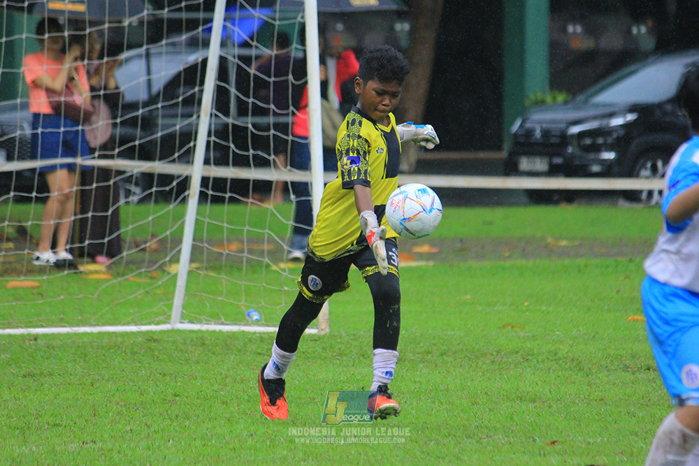 ijl u11 110126 proball football vs fifa farmel