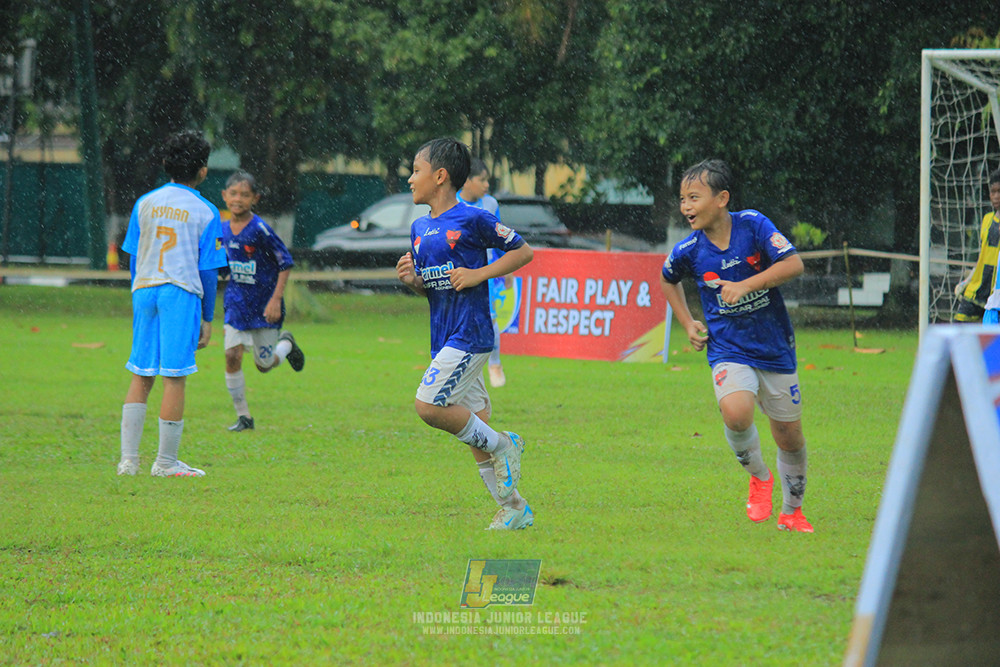 ijl u11 110126 proball football vs fifa farmel