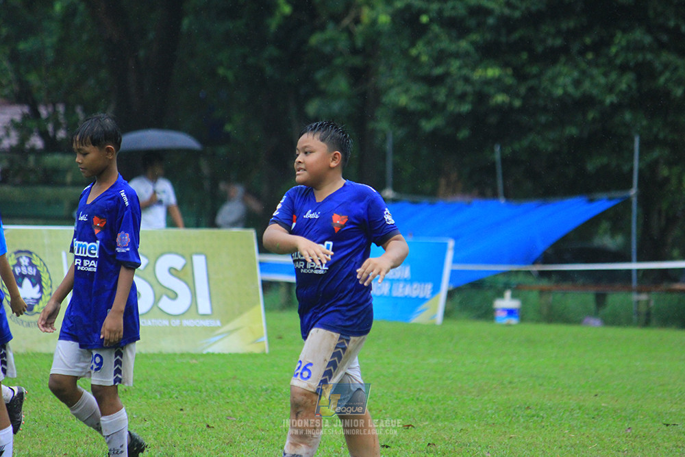ijl u11 110126 proball football vs fifa farmel