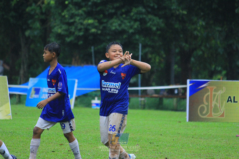 ijl u11 110126 proball football vs fifa farmel