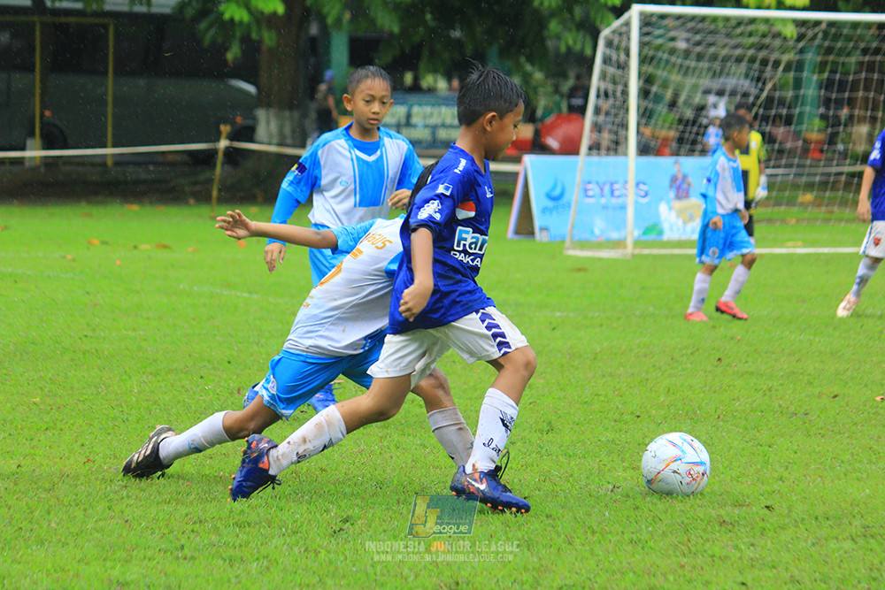 ijl u11 110126 proball football vs fifa farmel