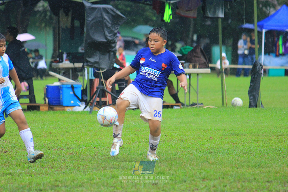 ijl u11 110126 proball football vs fifa farmel