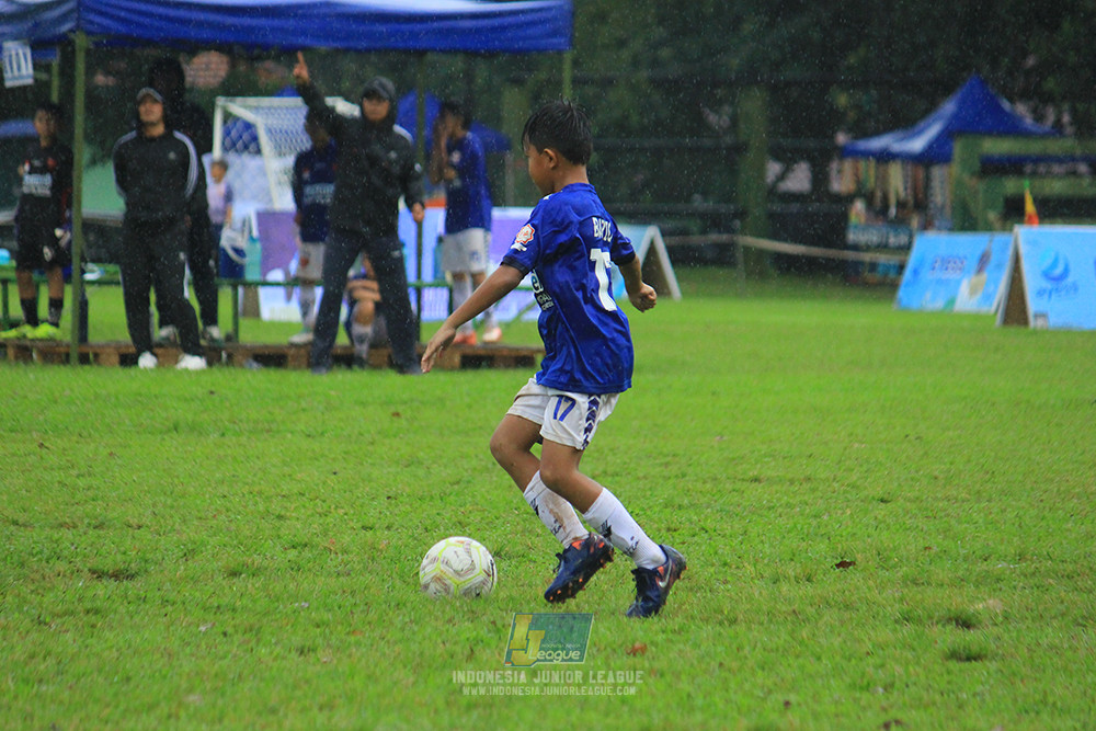 ijl u11 110126 proball football vs fifa farmel