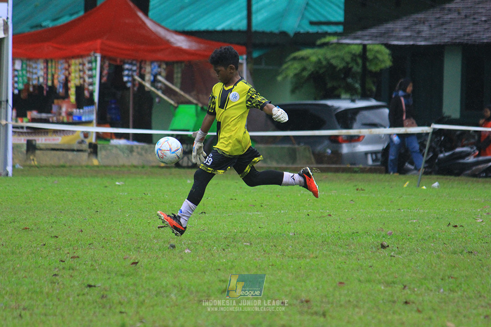 ijl u11 110126 proball football vs fifa farmel