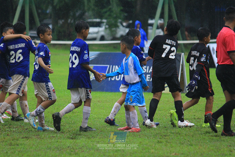 ijl u11 110126 proball football vs fifa farmel