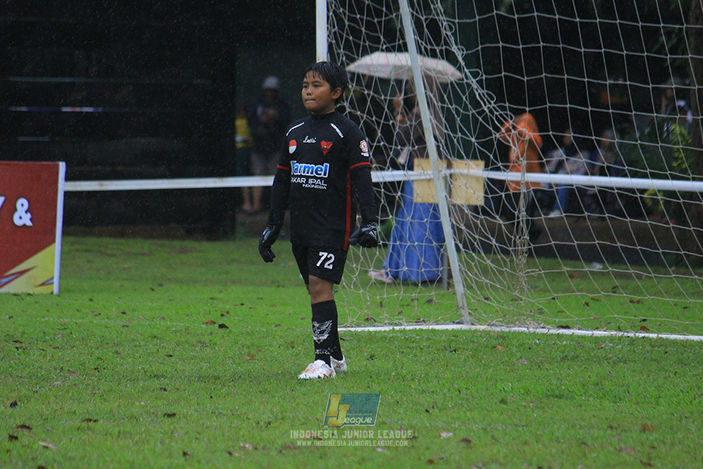 ijl u11 110126 proball football vs fifa farmel