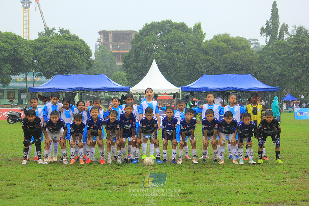 ijl u11 110126 proball football vs fifa farmel