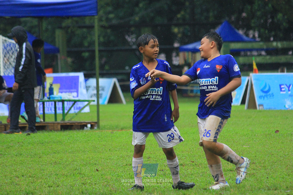 ijl u11 110126 proball football vs fifa farmel