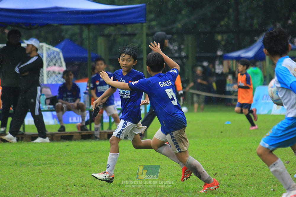 ijl u11 110126 proball football vs fifa farmel