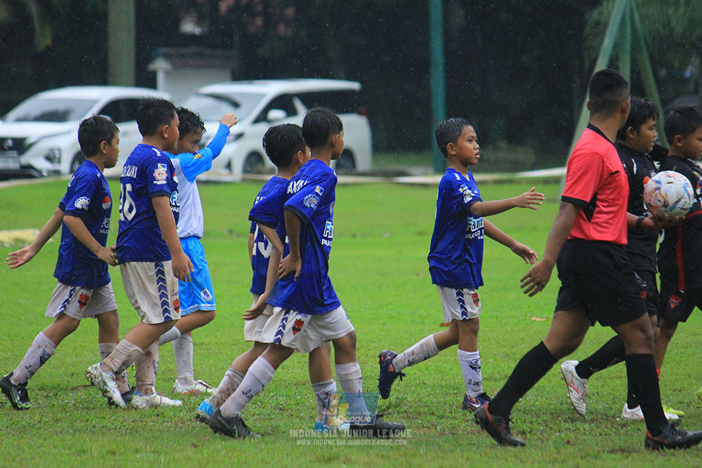 ijl u11 110126 proball football vs fifa farmel