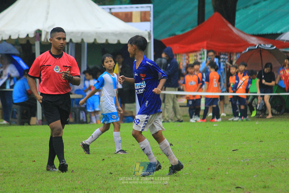 ijl u11 110126 proball football vs fifa farmel