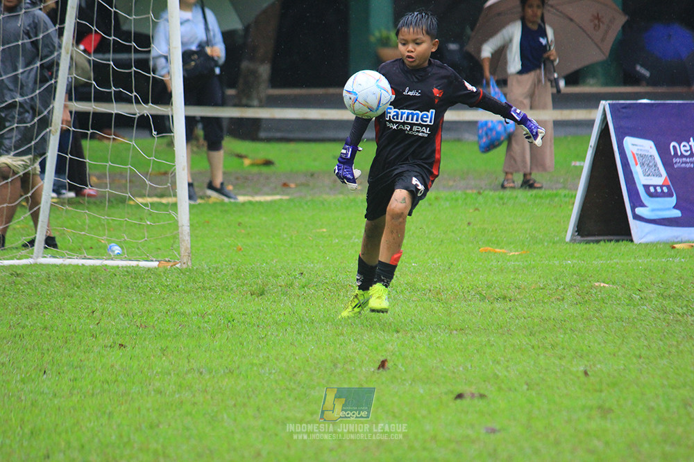 ijl u11 110126 proball football vs fifa farmel