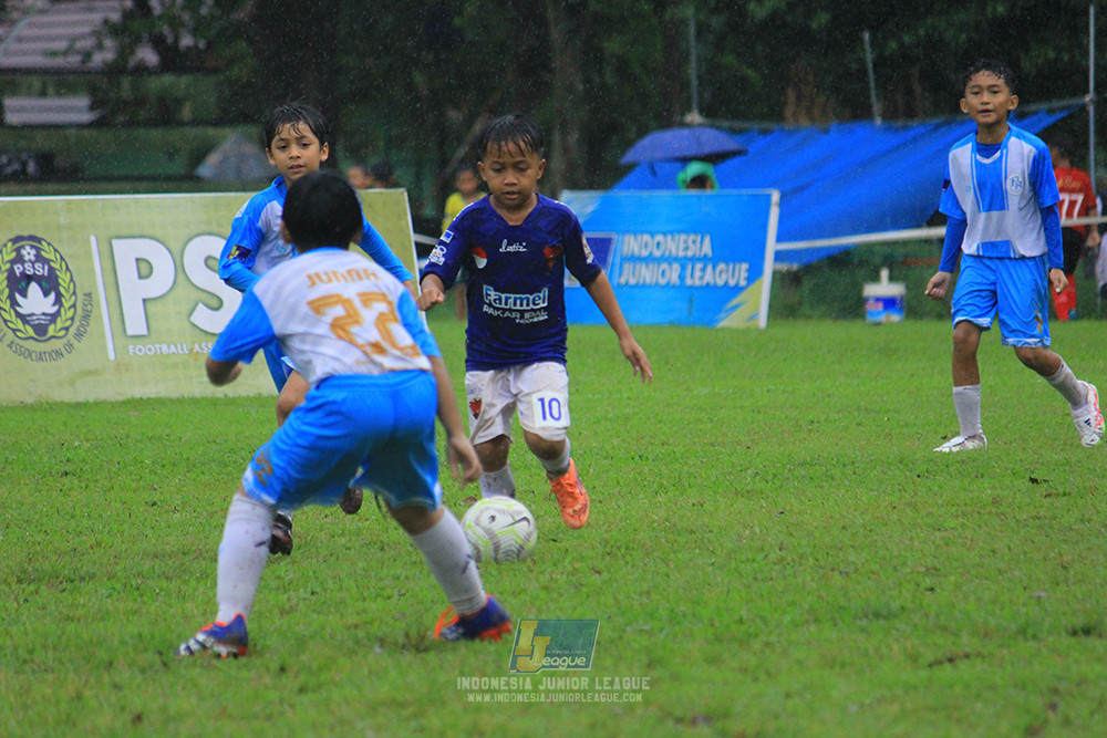 ijl u11 110126 proball football vs fifa farmel