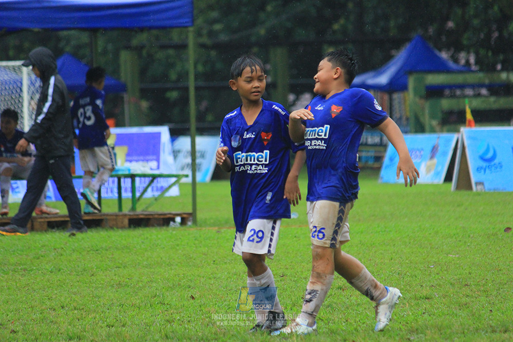 ijl u11 110126 proball football vs fifa farmel