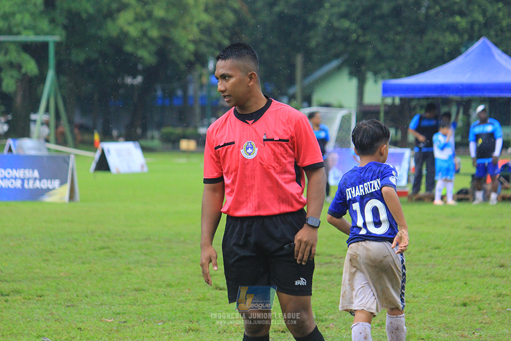 ijl u11 110126 proball football vs fifa farmel