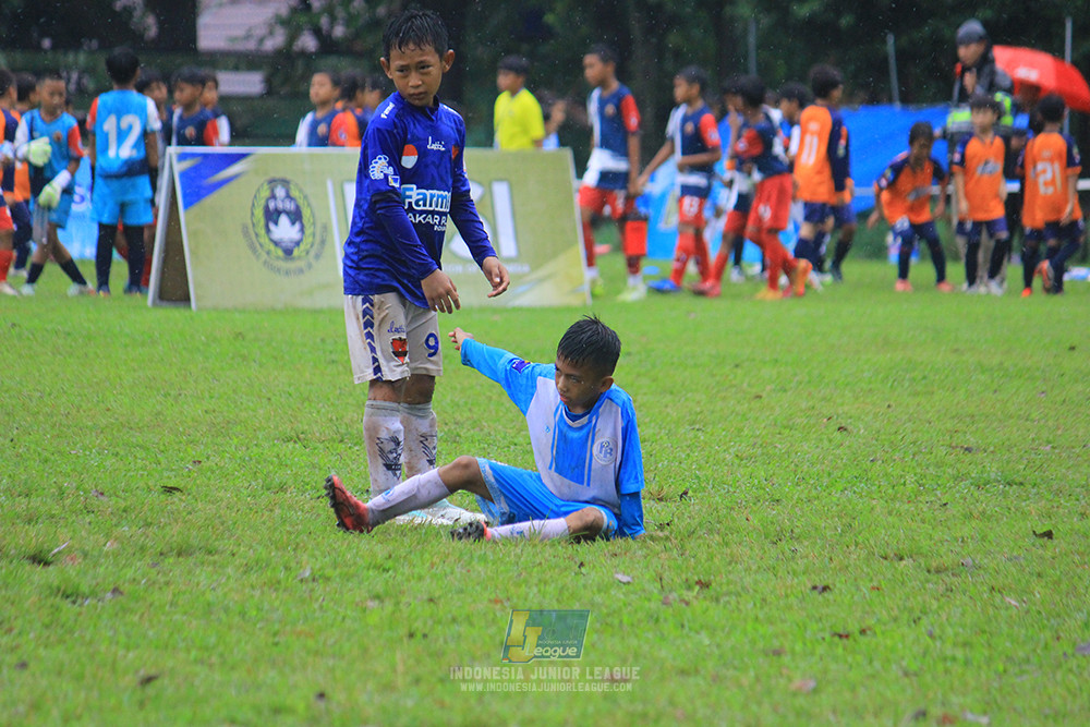 ijl u11 110126 proball football vs fifa farmel