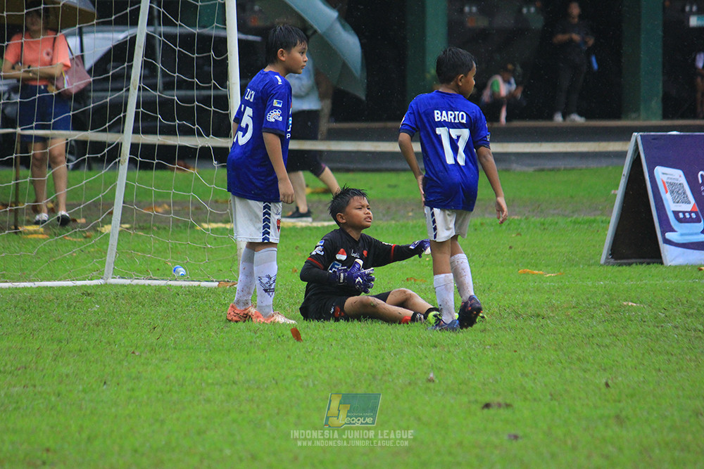 ijl u11 110126 proball football vs fifa farmel