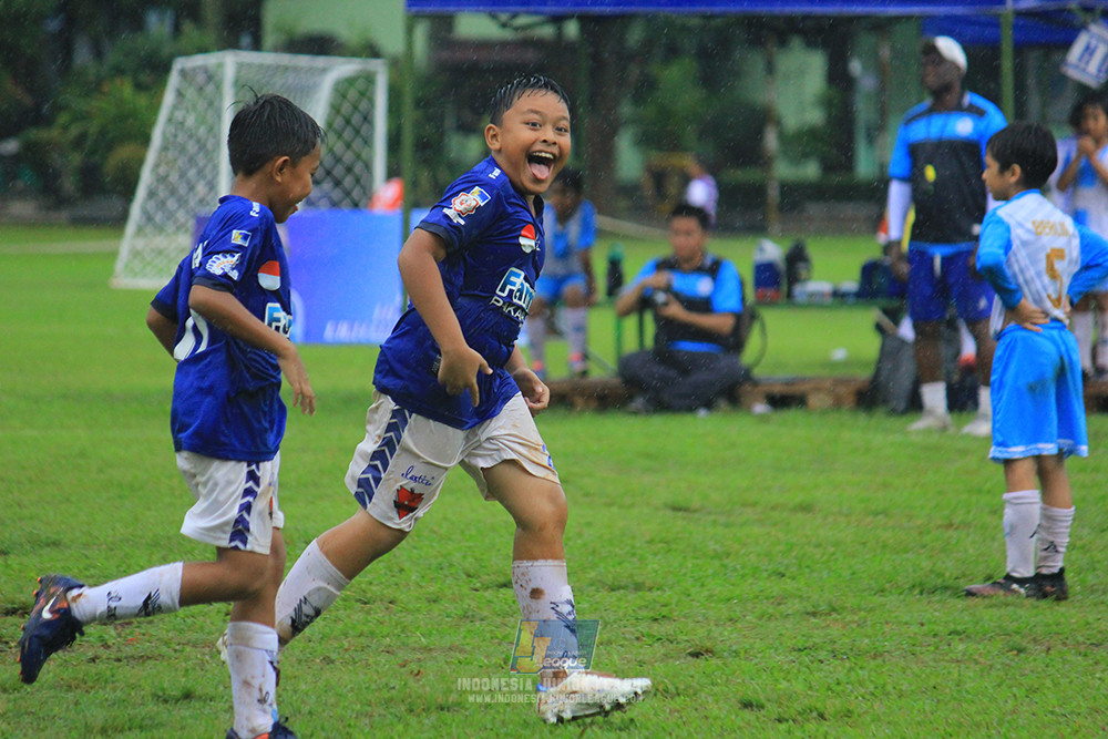 ijl u11 110126 proball football vs fifa farmel