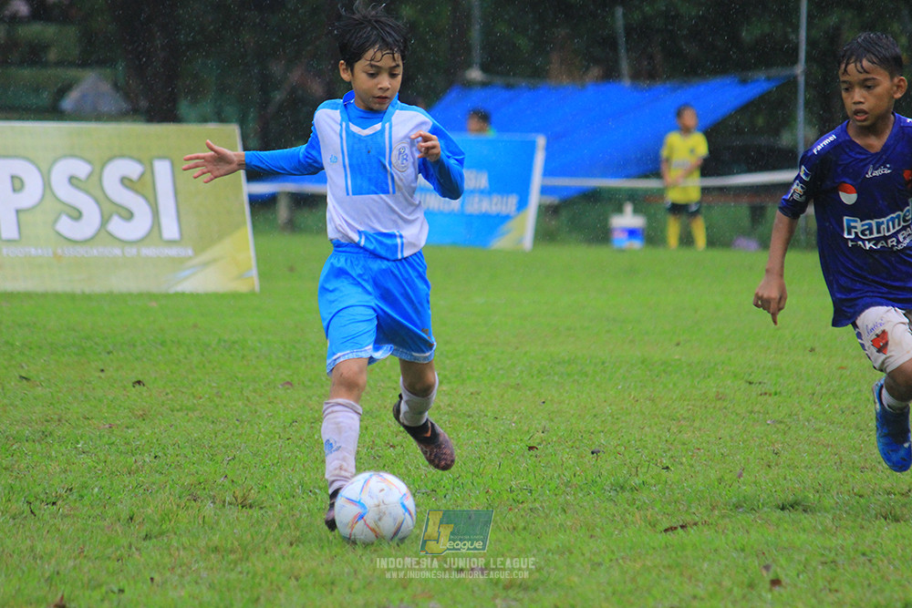 ijl u11 110126 proball football vs fifa farmel